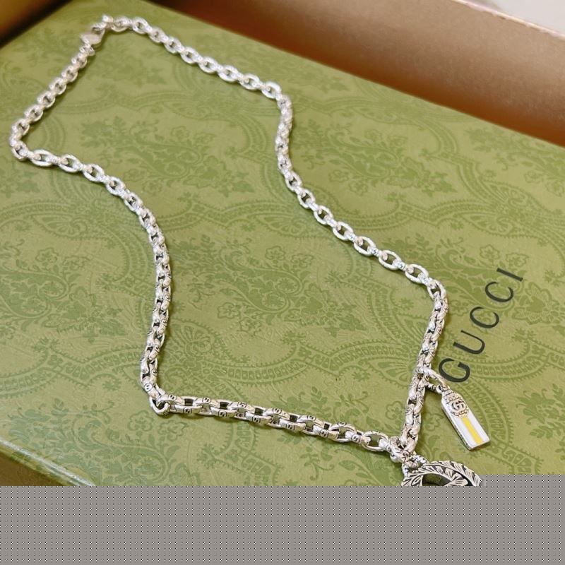 G*u*i necklaces